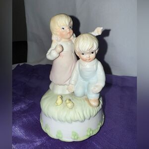 Vintage Chick Whisperers – Boy & Girl Music Box from Japan